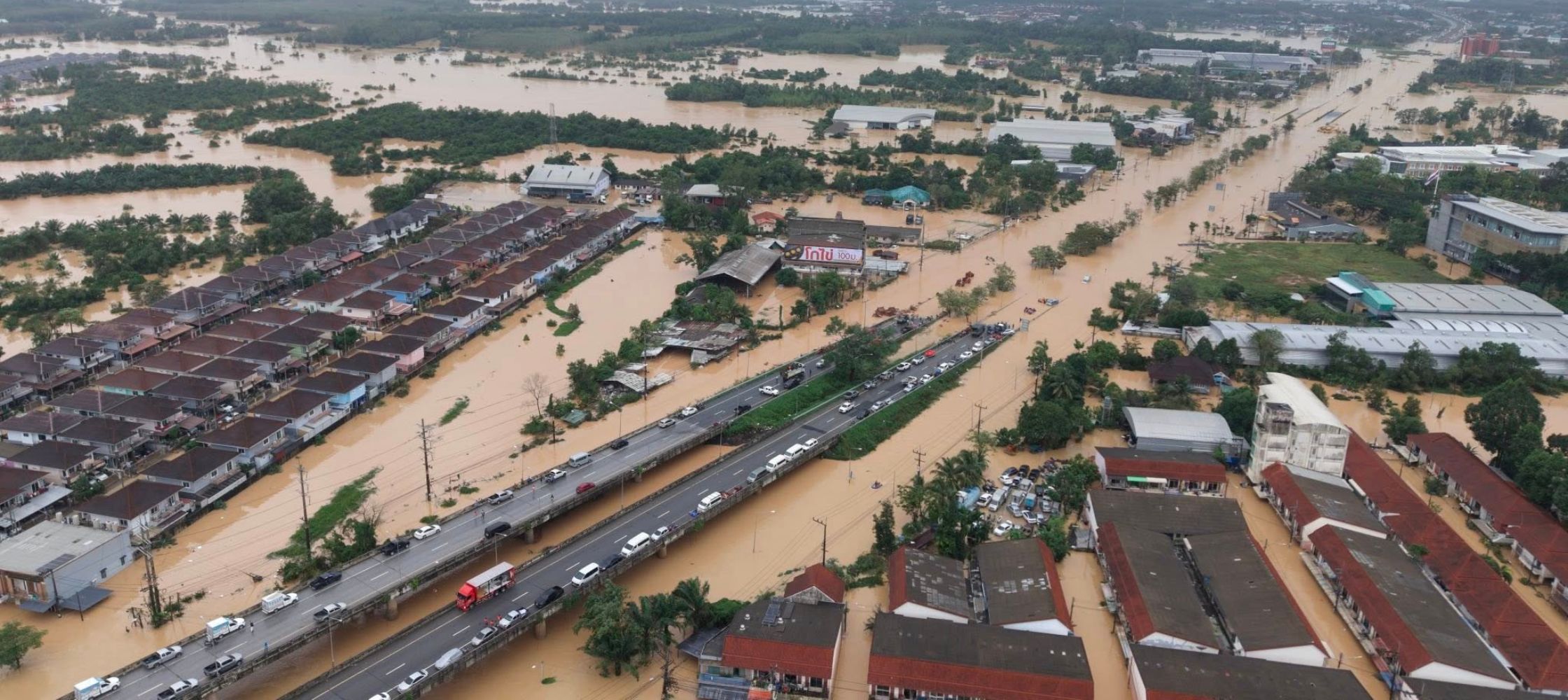 Najpoważniejsza powódź od 300 lat w Hat Yai: chaos, ofiary i tysiące uwięzionych turystów
