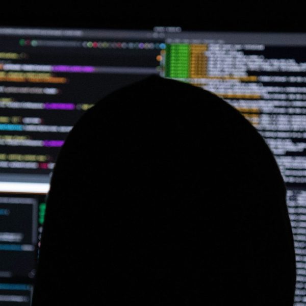 Władze w Phnom Penh walczą z przestepstwami internetowymi